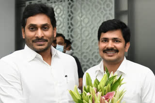 mp gurumurthy meet cm jagan