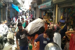 अलवर में बाजार खुलते लोगों की लगी भीड़, crowd of people in alwar market