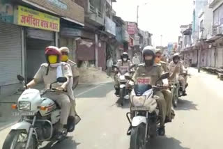 पुलिस अधीक्षक ने निकाला फ्लैग मार्च, Superintendent of Police took out flag march