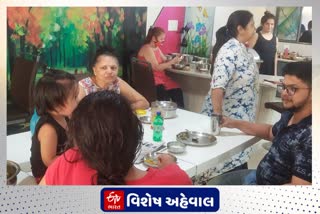 રાજકોટના પ્રવીણ વૈદ્યના 22 લોકોના પરિવારના 15 સભ્યો એકસાથે કોરોના સંક્રમિત થયા હતા