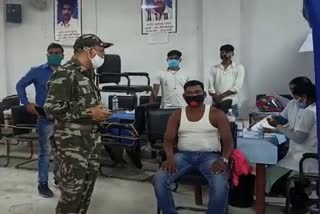 rural-sp-of-ranchi-inspected-covid-19-vaccination-center-in-police-line
