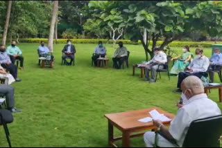 cm BSY meeting with officials