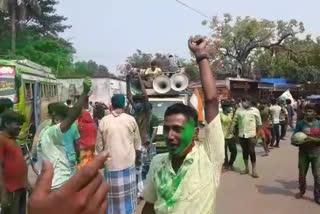 সরকারি নিষেধাজ্ঞা ও নির্বাচন কমিশনের নির্দেশিকা অমান্য করে দুর্গাপুরে তৃণমূলের বিজয় উৎসব