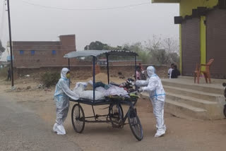 funeral was carried out by taking the dead body on a handcart in Latehar