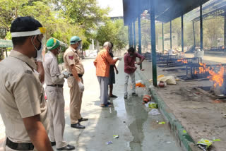 south delhi police helps in funeral of corona infected demise