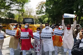 bjp leader protest in against violence in bengal