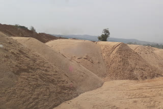illegal-excavation-of-sand-in-khunti