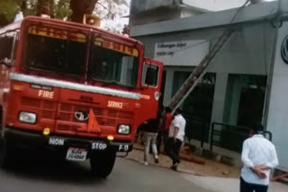 Fire in a car showroom in Jaipur, कार शोरूम में लगी आग