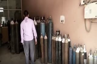 faridabad-40-oxygen-cylinders-are-recovered-from-a-warehouse