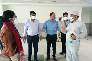 adm-sdm-and-tehsildar-inspected-the-covid-care-center-at-indira-gandhi-hospital-delhi