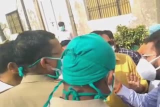 clash between bjp leader and adm protocol