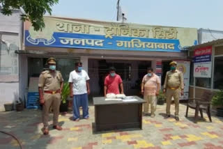 ghaziabad police arrest 3 accused who selling used gloves in new boxes