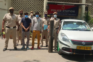 two arrested for selling oxygen cylinders in delhi
