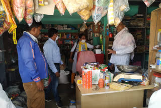 Ration shopkeepers are profiteering in Dhamtari