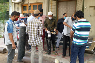 Meet Oxygen Man Hameed Khan who provides free oxygen cylinder to COVID patients