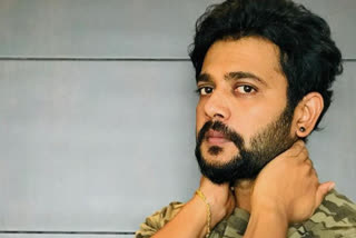 Ginirama Rithvik Mathad involving in writing hobby,  Ginirama Rithvik Mathad involving in writing hobby in Curfew time,  Ginirama Rithvik Mathad,  Ginirama Rithvik Mathad news,  ಬರವಣಿಗೆಯಲ್ಲಿ ತೊಡಗಿಕೊಂಡ ಗಿಣಿರಾಮ ರಿತ್ವಿಕ್ ಮಠದ್,  ಕರ್ಫ್ಯೂ ಹಿನ್ನೆಲೆ ಬರವಣಿಗೆಯಲ್ಲಿ ತೊಡಗಿಕೊಂಡ ಗಿಣಿರಾಮ ರಿತ್ವಿಕ್ ಮಠದ್,  ಗಿಣಿರಾಮ ರಿತ್ವಿಕ್ ಮಠದ್,  ಗಿಣಿರಾಮ ರಿತ್ವಿಕ್ ಮಠದ್ ಸುದ್ದಿ,