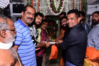 Shreyas Manju new movie script worship, Shreyas Manju new movie script worship in Huligemma temple, actor Shreyas Manju, actor Shreyas Manju news,  ಶ್ರೇಯಸ್ಸ್ ಮಂಜು ನೂತನ ಚಿತ್ರದ ಸ್ಕ್ರಿಪ್ಟ್ ಪೂಜೆ, ಹುಲಿಗೆಮ್ಮ ದೇವಸ್ಥಾನದಲ್ಲಿ  ಶ್ರೇಯಸ್ಸ್ ಮಂಜು ನೂತನ ಚಿತ್ರದ ಸ್ಕ್ರಿಪ್ಟ್ ಪೂಜೆ, ನಟ ಶ್ರೇಯಸ್ಸ್ ಮಂಜು, ನಟ ಶ್ರೇಯಸ್ಸ್ ಮಂಜು ಸುದ್ದಿ,