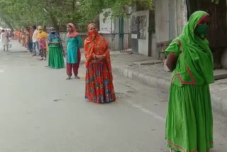 raja park police distributed ration