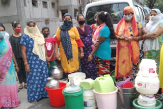 local people troubled due water crisis in jahangirpuri delhi