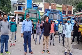 drivers union mandi protest against administration at bustand mandi