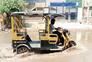 people facing waterlogging problem in kirari