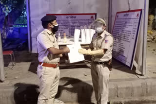 Dwarka DCP Santosh Meena distributed corona security kit to policeman