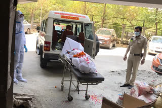 Police conducted a funeral for an elderly woman who died from Corona in dwarka delhi