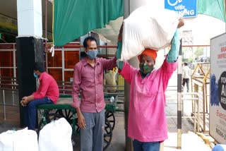 crisis-on-employment-of-coolie-due-to-lockdown-and-cancellation-of-trains-in-raipur