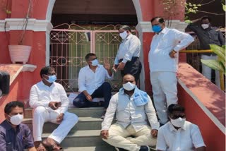 ಕಾಂಗ್ರೆಸ್ ಮುಖಂಡ ಸೇರಿ 12 ಜನರು ವಿರುದ್ಧ ಎಫ್​​ಐಆರ್ ದಾಖಲು