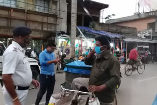 দুর্গাপুর মহকুমা প্রশাসকের তরফ থেকে মাস্ক বিতরণ