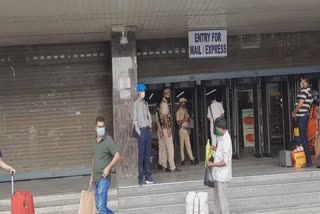 sealdah station empty after suspension of local train service