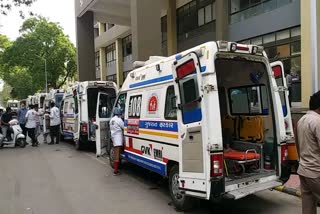 જામનગર કોવિડ હોસ્પિટલમાં કોઈપણ વાહનમાં આવતા દર્દીઓને કરાઈ રહ્યા છે દાખલ