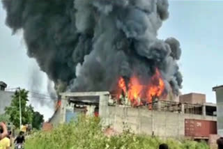 Fire Breaks Out At dry Fruit Factory at  amritsar
