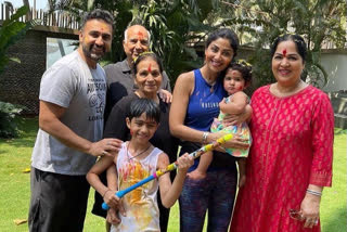 six members of Shilpa Shetty family test COVID 19 positive  നടി ശില്‍പ ഷെട്ടിയുടെ കുടുംബത്തിലെ ആറ് പേര്‍ക്ക് കൊവിഡ്  ശില്‍പ ഷെട്ടിയുടെ കുടുംബത്തിലെ ആറ് പേര്‍ക്ക് കൊവിഡ്  ശില്‍പ ഷെട്ടി കൊവിഡ്  Shilpa Shetty family test COVID 19 positive  Shilpa Shetty family test COVID 19 positive news  ബോളിവുഡ് താരം ശില്‍പ ഷെട്ടി  Shilpa Shetty family  Shilpa Shetty family news