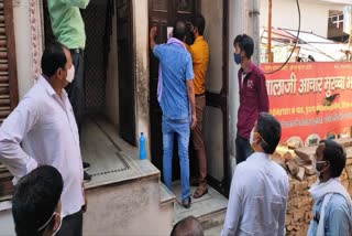 शटर गिराकर कारोबार, दुकान सीज की गई, करौली समाचार , Shutter Drop Business,  Shop sealed, SDM took action