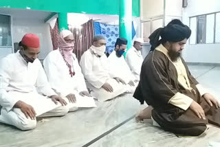 مسجدوں میں پانچ لوگوں نے کی الوداع جمعہ کی نماز ادا