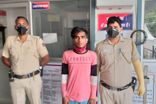 Jaitpur police arrested a snatcher