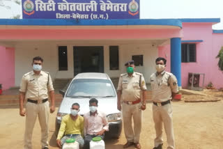 2 accused arrested with 20 liters of Mahua liquor