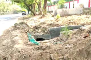 debris lying on road in katwaria sarai area of south west delhi