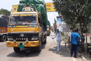 পেট্রাপোলে মানা হচ্ছে না কোভিড বিধি ৷