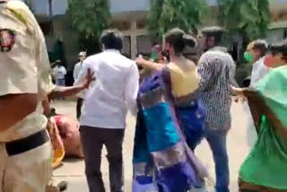 dispute Between BJP and Shiv Sena workers due to vaccination at Andheri Sports Complex