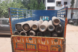 Muzaffarnagar police seized a tempo of 30 cylinders filled with oxygen