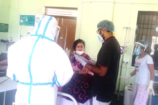 Corona positive doctors in Gariyaband treating patients