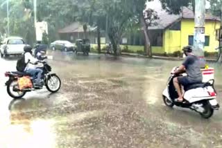 heavy rain lashes in Karwar