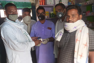 Social worker distributes oximeter in more than half a dozen hospitals in Rohtas