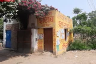 Sonipat Miscreants looted liquor shop