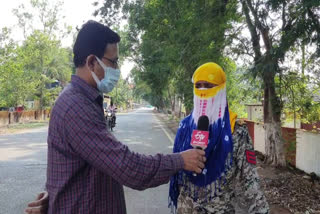 constable-ranu-mali-doing-duty-in-era-of-corona