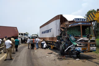 two-container accident near Umbraj