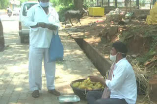 Guest lecturer turns to selling fruits for livelihood