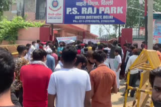 young man murder in rajpark area of delhi